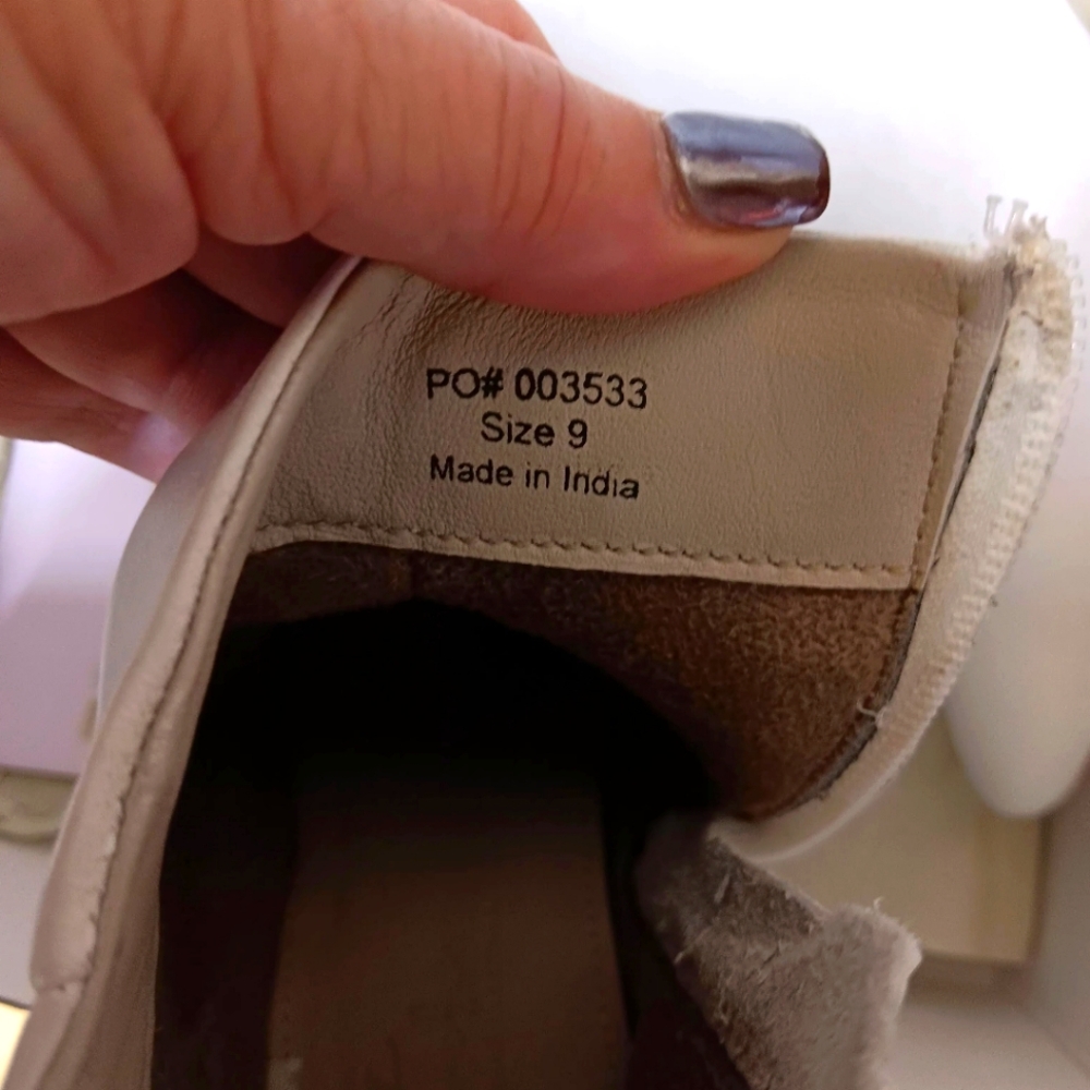 Journee Collection White Ankle Booties with Side Zipper New In Box - Picture 5 of 6